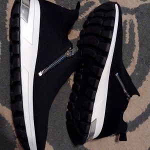 Steve Madden black tennis shoes